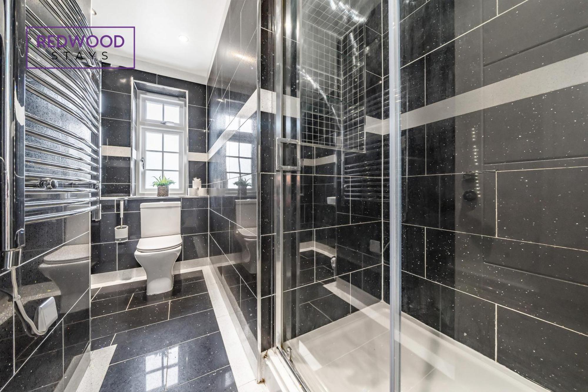 Brand New, 1 Bed 1 Bath, Modern Town Center Apartment, Netflix By Redwood Stays 올더숏 외부 사진