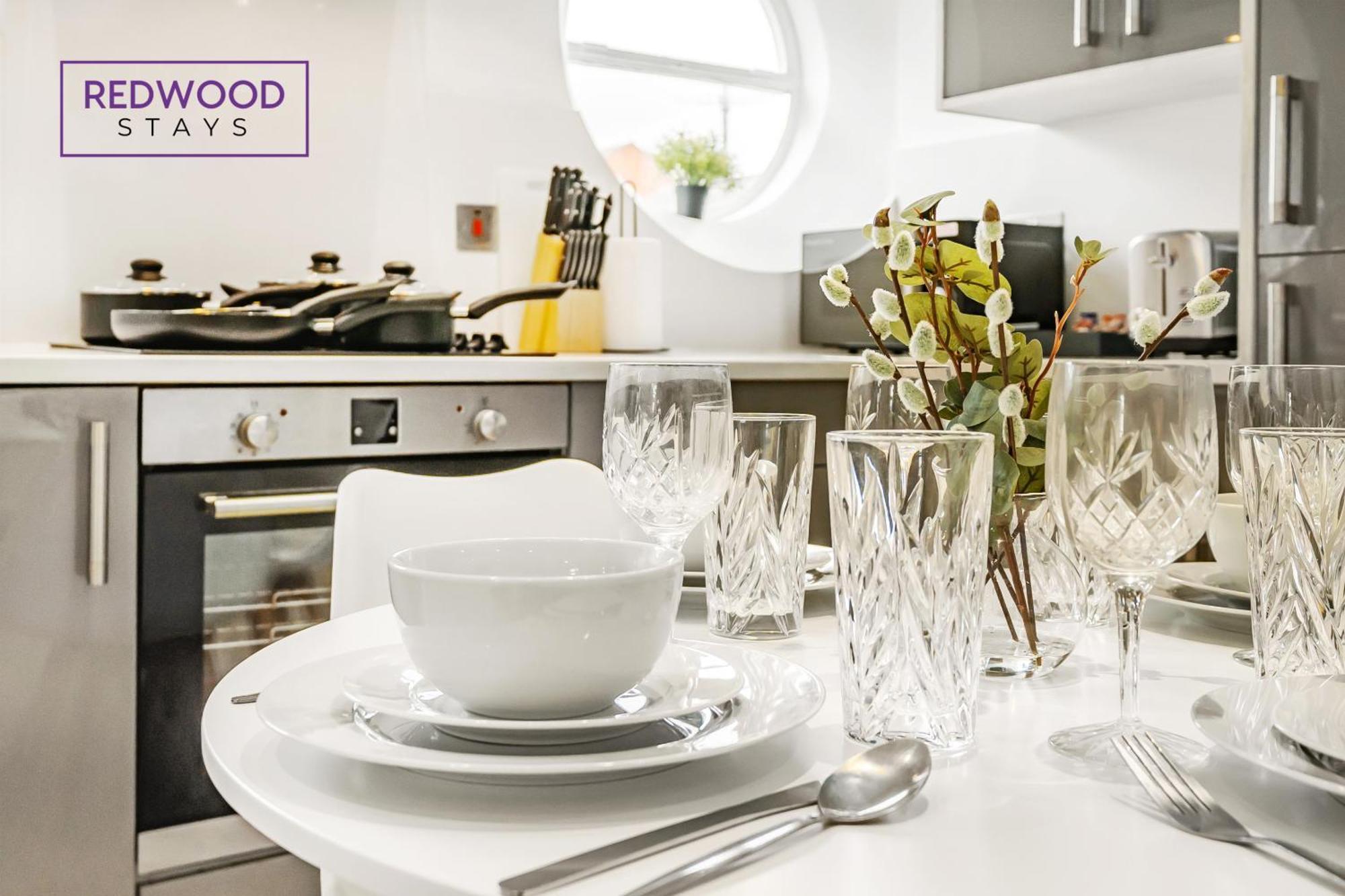 Brand New, 1 Bed 1 Bath, Modern Town Center Apartment, Netflix By Redwood Stays 올더숏 외부 사진