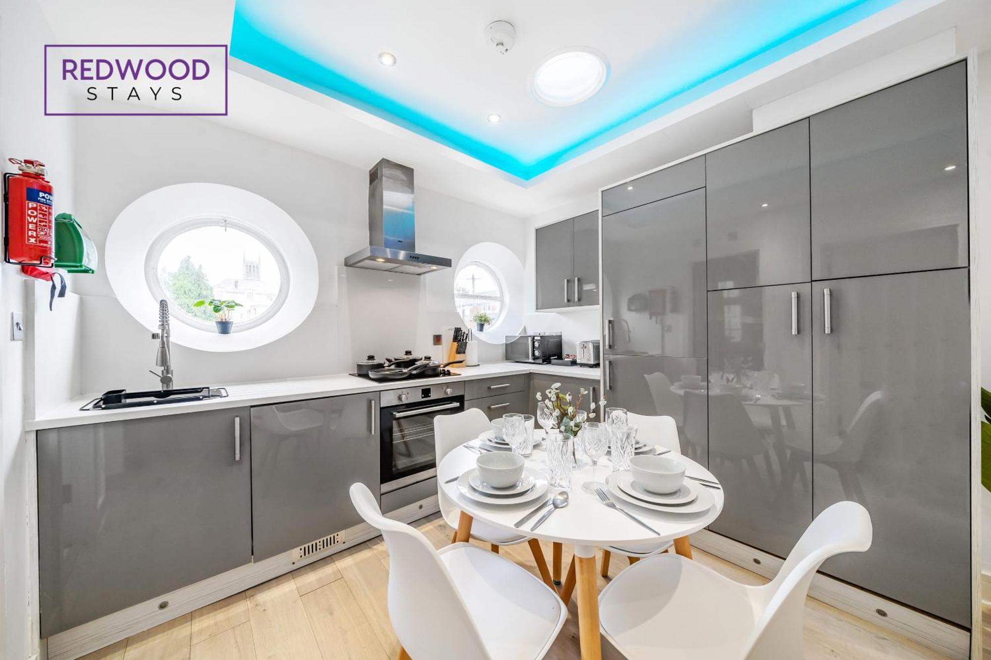 Brand New, 1 Bed 1 Bath, Modern Town Center Apartment, Netflix By Redwood Stays 올더숏 외부 사진